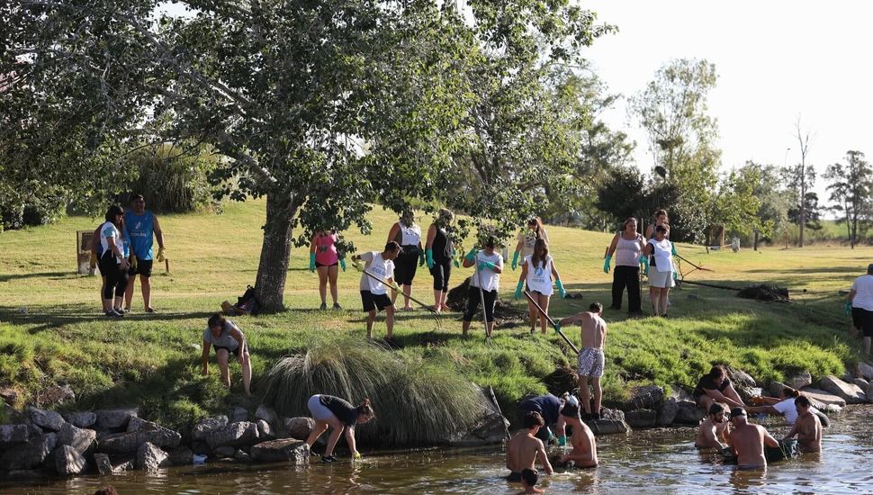 Trabajo conjunto para poner en valor el Lago Municipal antes de la competencia de aguas abiertas