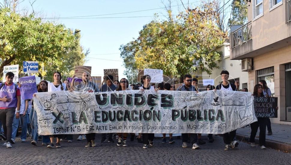 Pergamino se suma a la Marcha Federal Universitaria en rechazo al veto de la ley de financiamiento