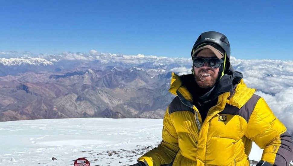 El colonense Emmanuel Salomón conquistó la cumbre del Aconcagua tras días de esfuerzo y resistencia