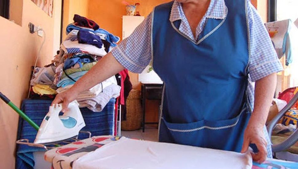 El empleo formal cae y se achica el poder de compra del salario