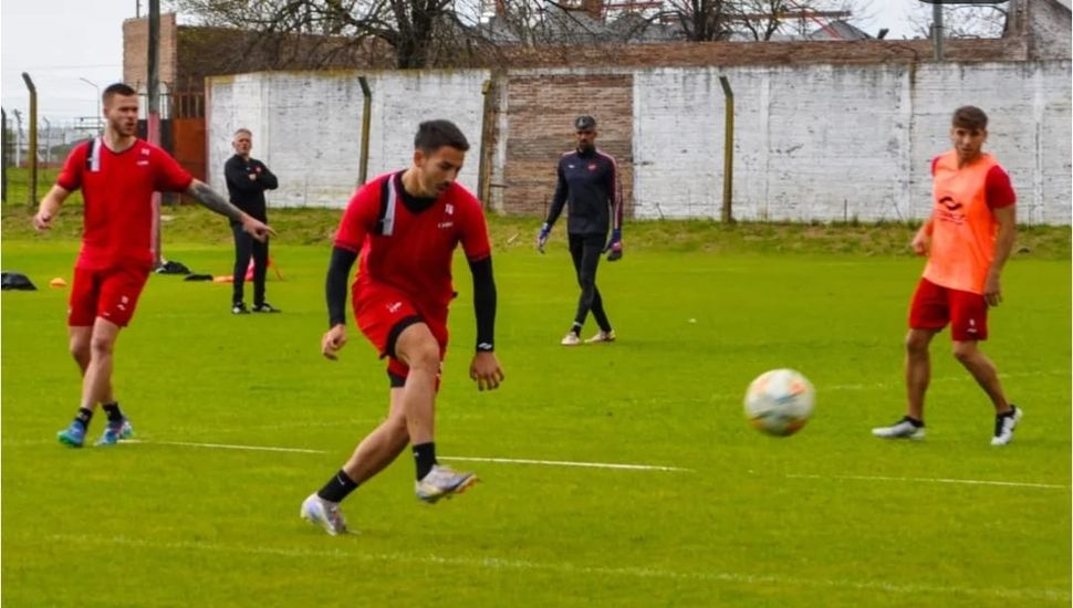 Douglas Haig se prepara para la reválida: amistoso con Newell's y bajas en el plantel