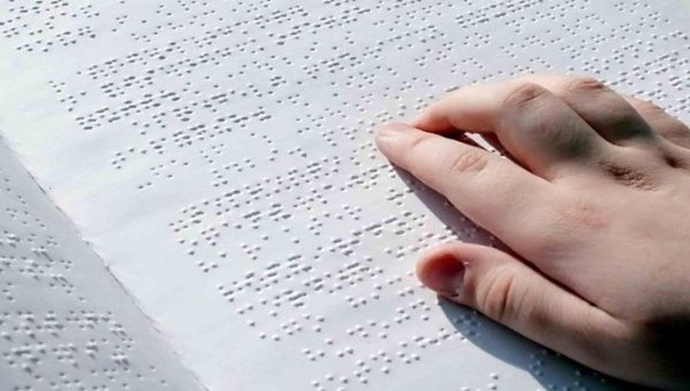 En Colón buscan avanzar con señalética de sistema braille