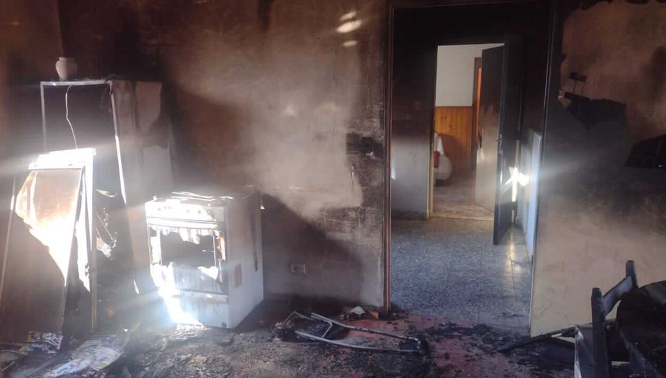 El fuego arrasó la vivienda de una familia del barrio General San Martín