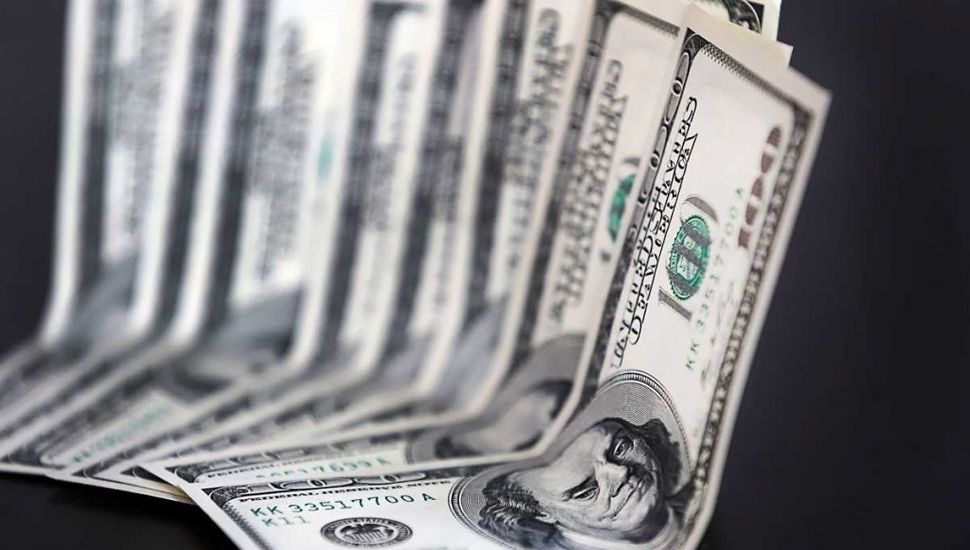 Cada día un nuevo récord: el dólar blue cerró en $317