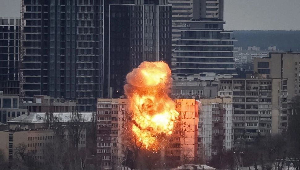 Rusia bombardeó Kiev en la antesala  del cara a cara entre Trump y Zelenski