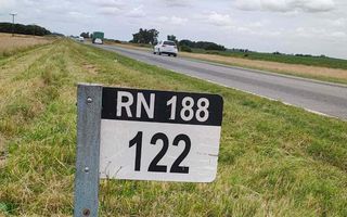 Ruta 188: los vecinos pagan impuestos viales en cada litro de combustible, pero la ruta sigue destruida