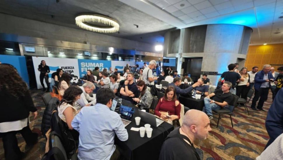 El peronismo quiso reeditar la euforia de las elecciones bonaerenses, pero la derrota tuvo forma de silencio y decepción