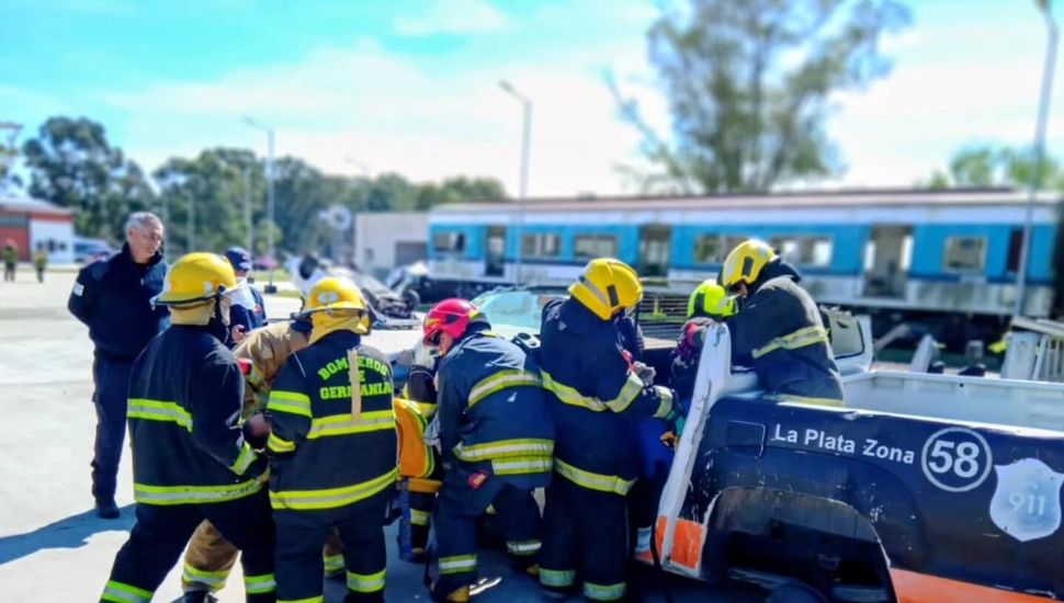 Importante capacitación de los Bomberos de Salto en Tapalqué