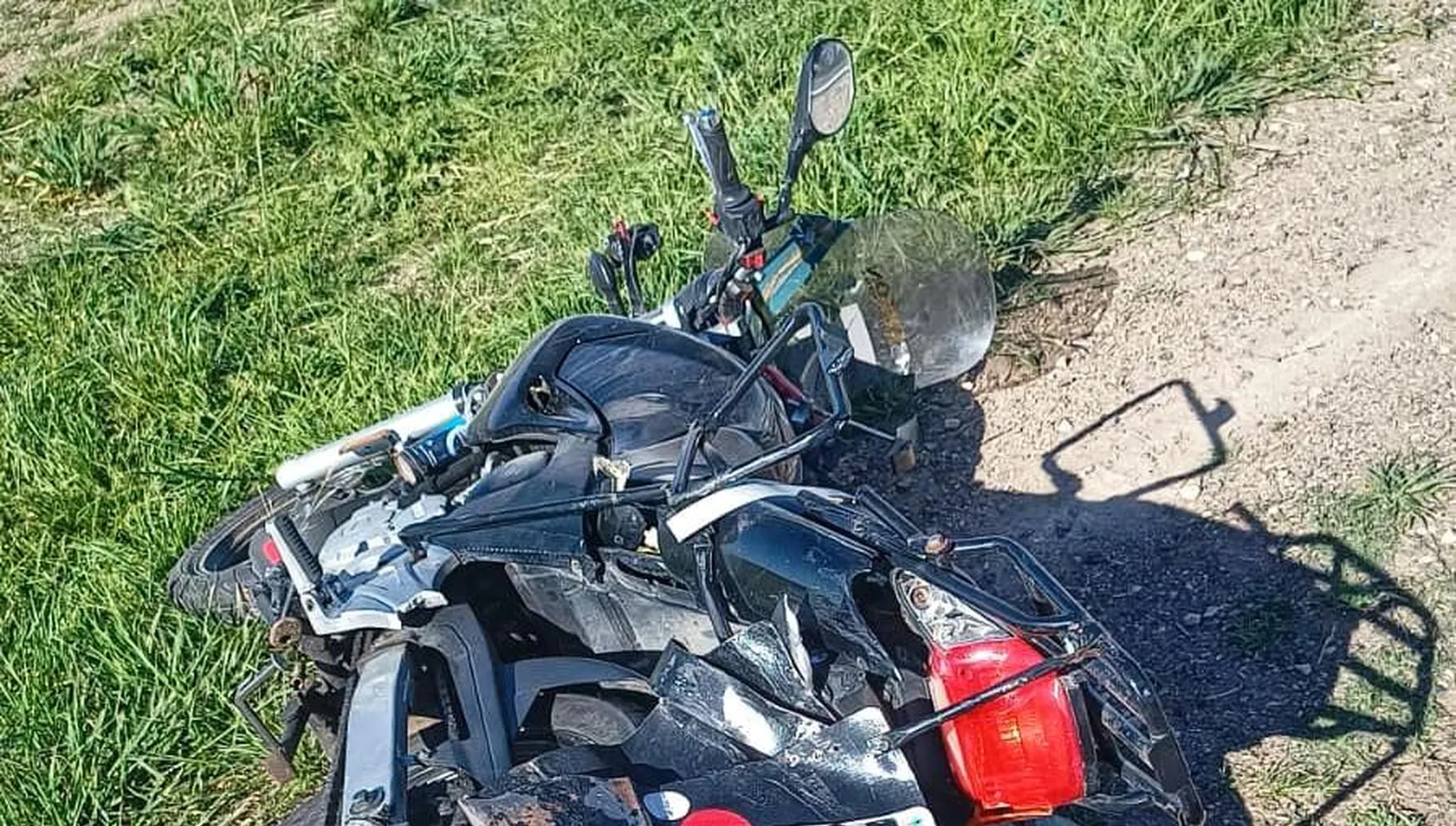 Choque entre un auto y una moto en la Ruta Nº 8 • Diario Núcleo