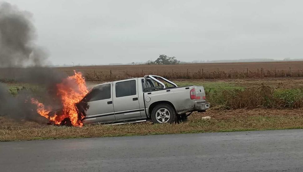 Se incendió la camioneta de un colonense en la Ruta Nº 50