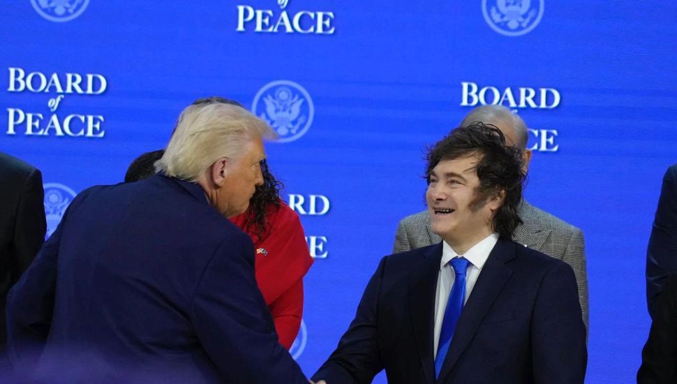 Milei reveló cuándo se eliminarán las bandas cambiarias