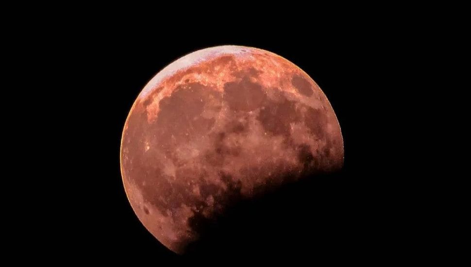 Cuándo y dónde se podrá ver el eclipse lunar de sangre