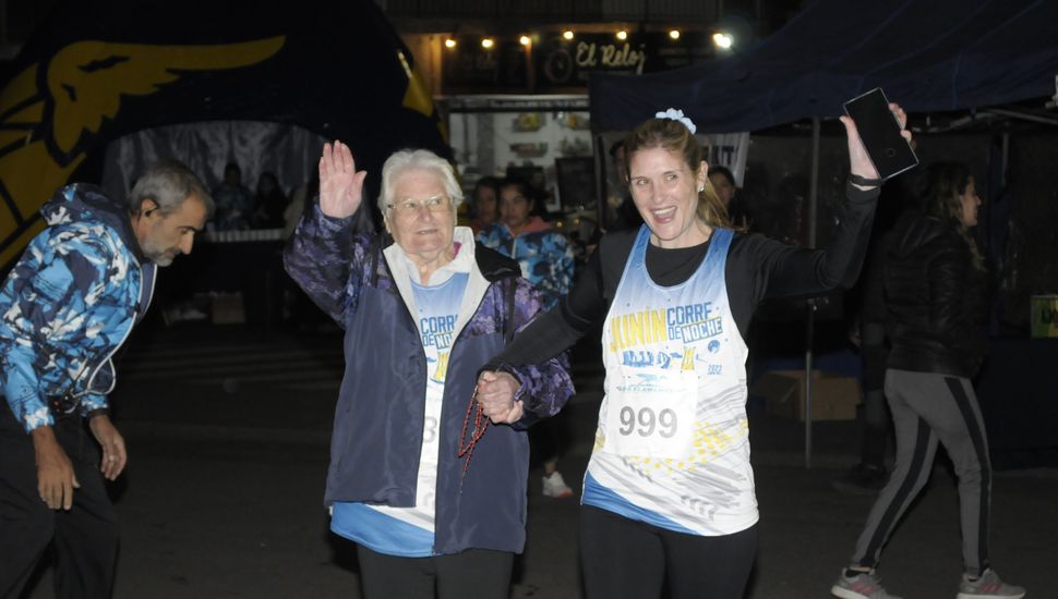 Una mujer de 84 años disputó la carrera "Junín corre de noche"
