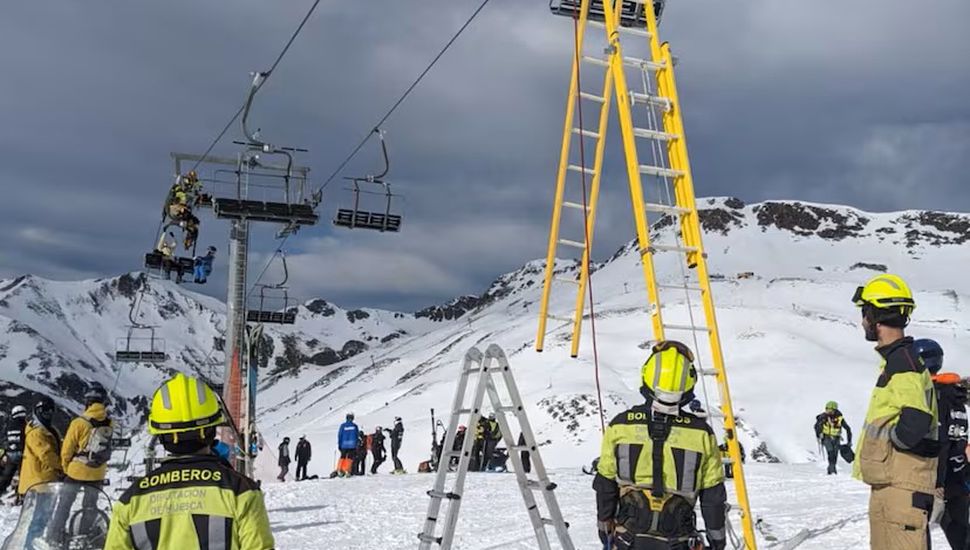 España: cayó una telesilla y dejó 10 heridos