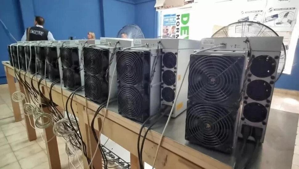 Descubren una cueva de criptomonedas ilegal que generaba 100 mil dólares anuales