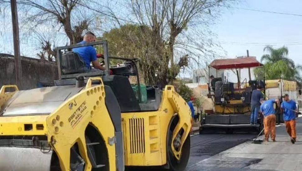 La obra de asfalto en Rojas llegó a los barrios España y Belgrano