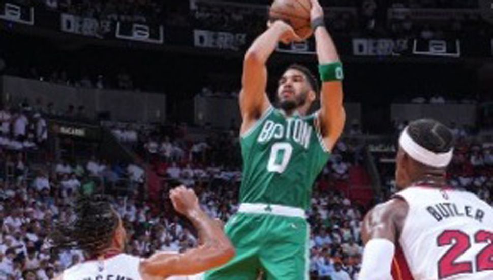 Los Celtics aplastaron a Miami e igualaron la serie 1-1