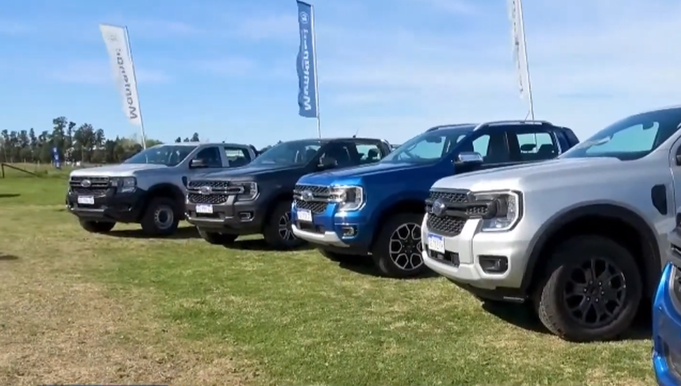 Montanari mostró todo el potencial de la Ford Ranger Experience en la Laguna de Gómez