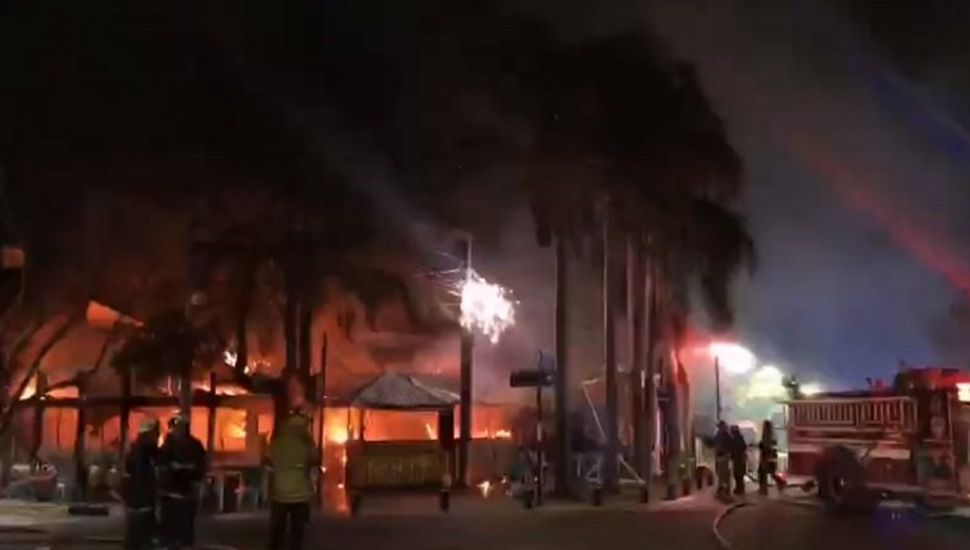 Un voraz incendio arrasó un reconocido bar de Rosario