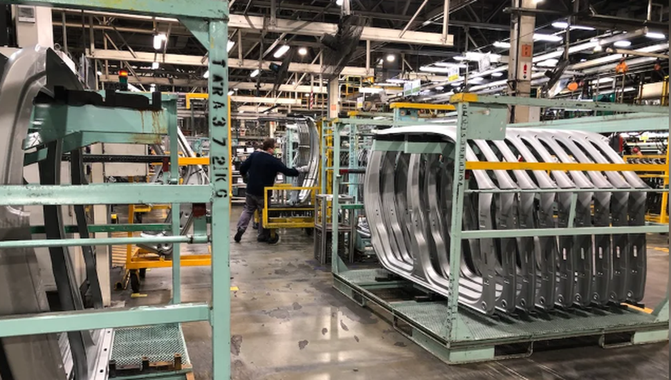 Empresa autopartista cerró su planta y despidió a 50 empleados sin aviso previo