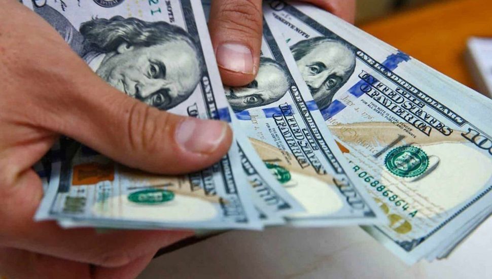 El dólar blue frenó su escalada, pero sigue en máximos históricos