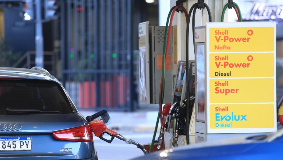 El Gobierno posterga una vez más el aumento en los impuestos a los combustibles