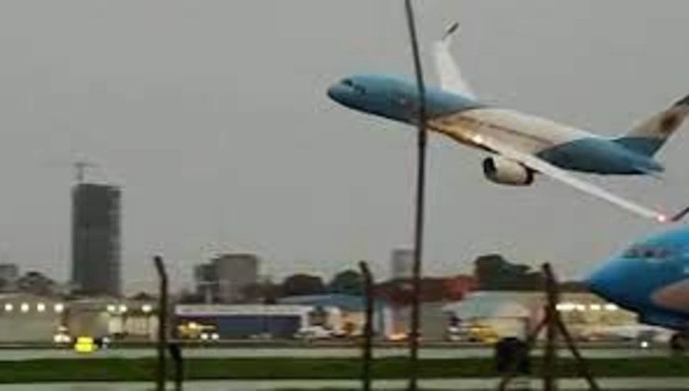 Renunció el piloto del avión presidencial luego de la polémica maniobra