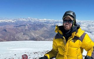 El colonense Emmanuel Salomón conquistó la cumbre del Aconcagua tras días de esfuerzo y resistencia