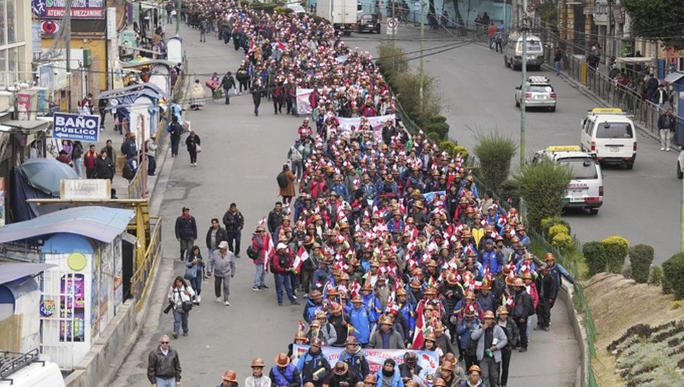 Siguen las multitudinarias protestas en Bolivia