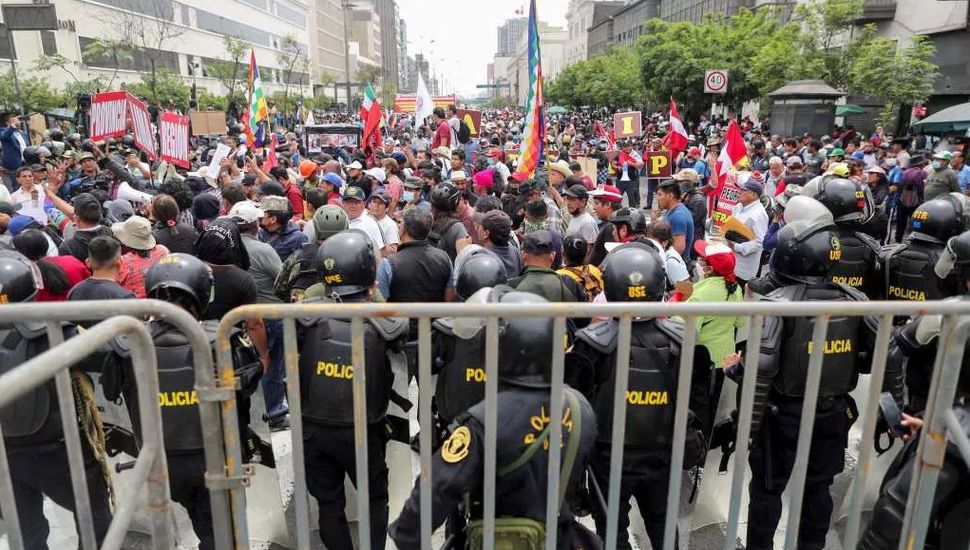 Argentina expresó preocupación por la crisis política en Perú