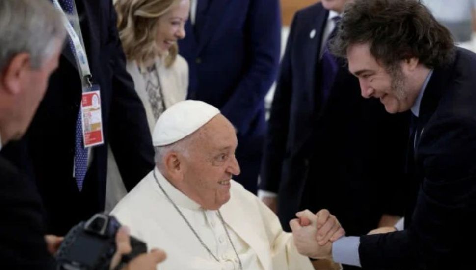 Milei viaja a Roma para asistir al funeral de Francisco: lo acompañará medio Gabinete