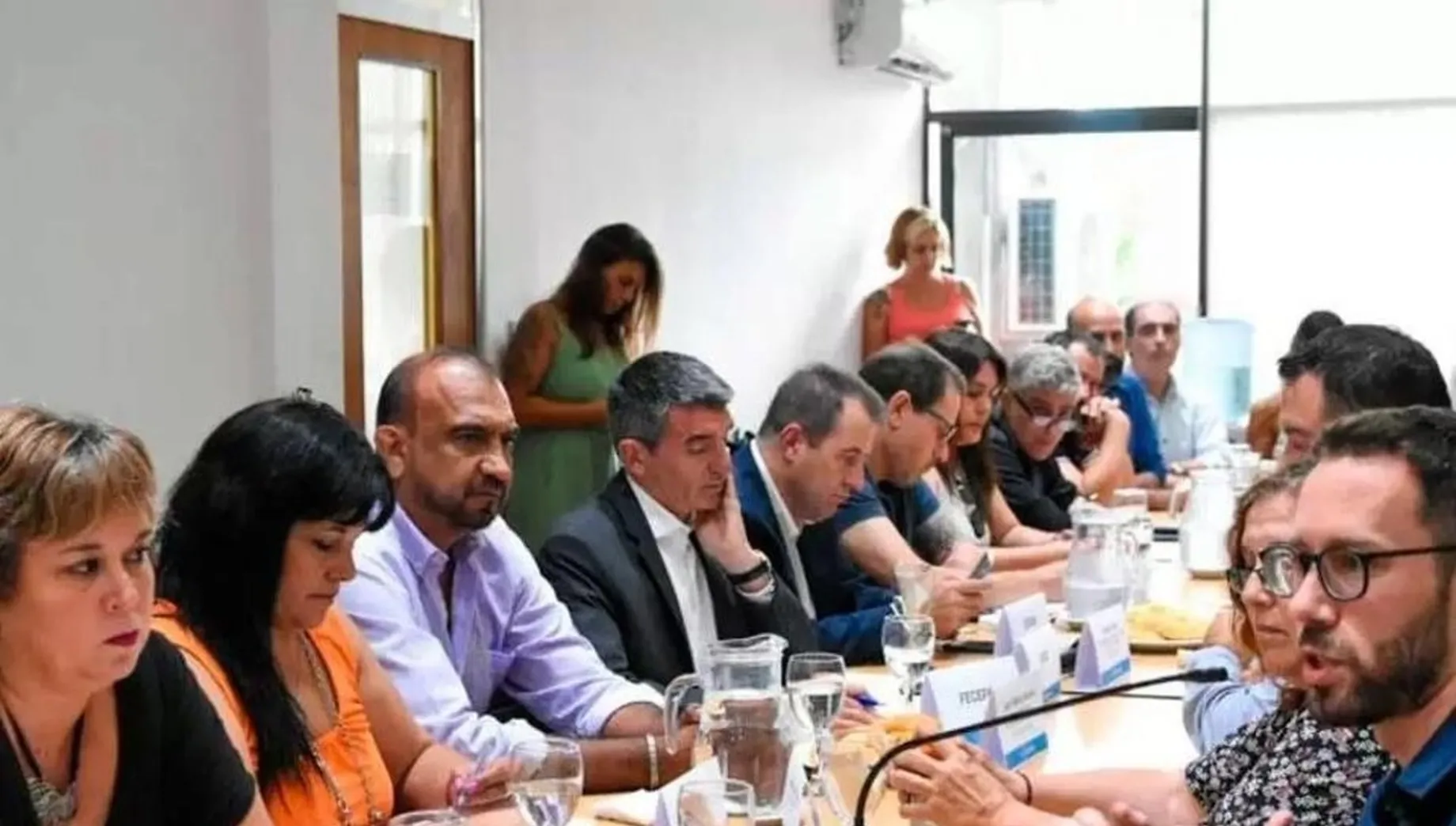 Reclamo para abrir la discusión salarial de los estatales bonaerenses ...