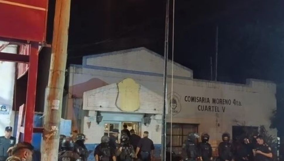 Al menos 30 presos se amotinaron en una comisaría de Moreno