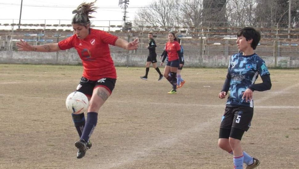 Juventud venció a Provincial y es líder del futbol femenino