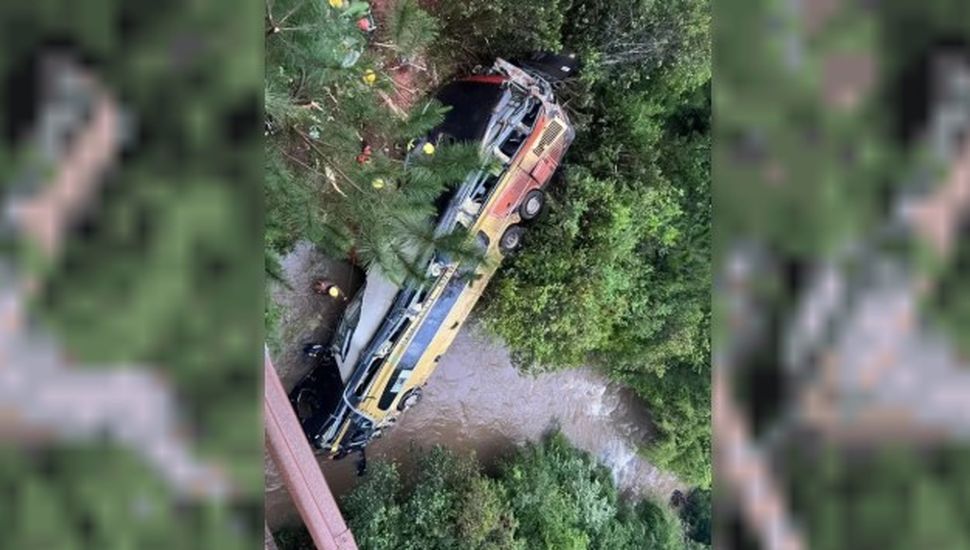 Tragedia en Misiones: un micro cayó a un arroyo y provocó al menos 5 muertes