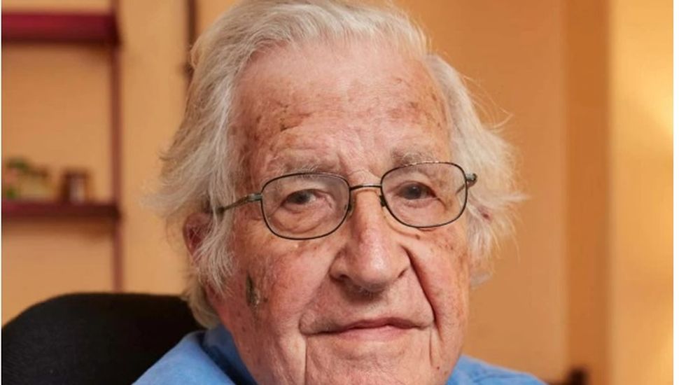 A los 95 años, falleció el filósofo y escritor Noam Chomsky