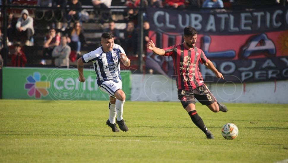En el comienzo de la segunda fase, Douglas perdió con Sarmiento de La Banda