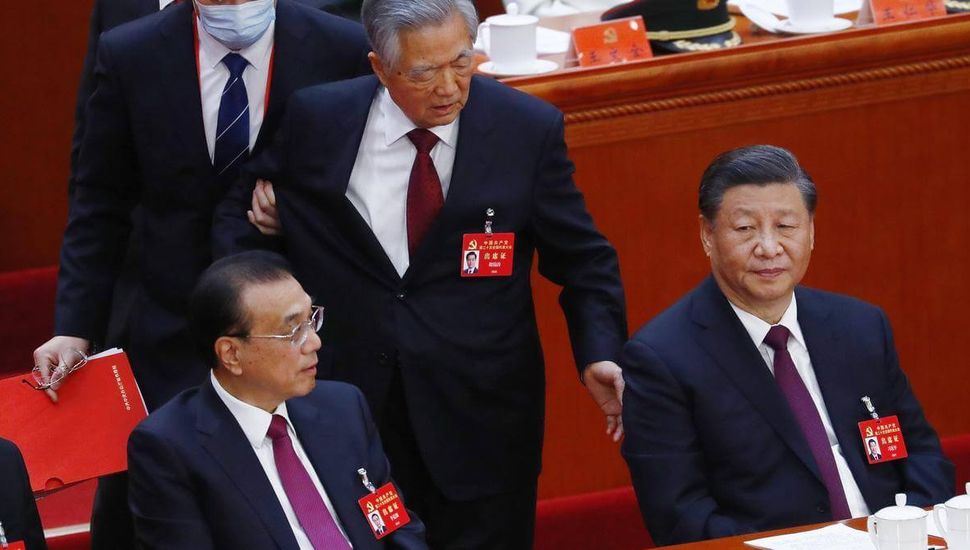 Echan al expresidente Hu Jintao del Congreso del Partido Comunista