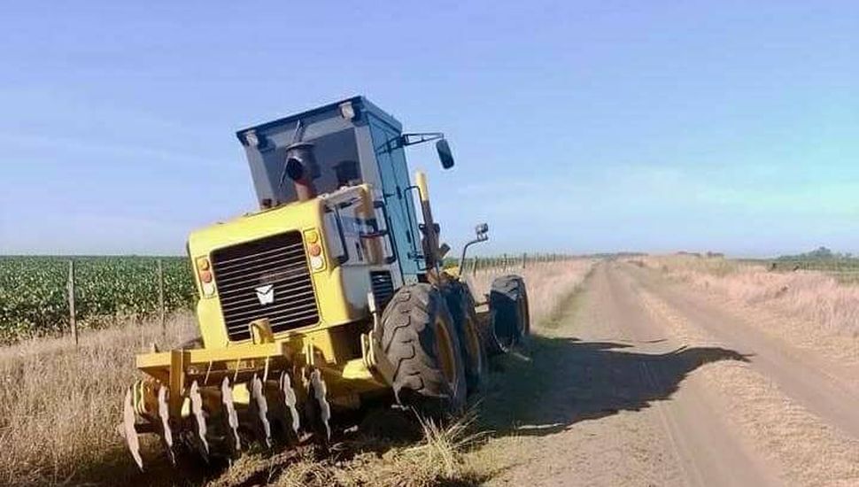Trabajos de mejoramiento en los caminos rurales de Salto