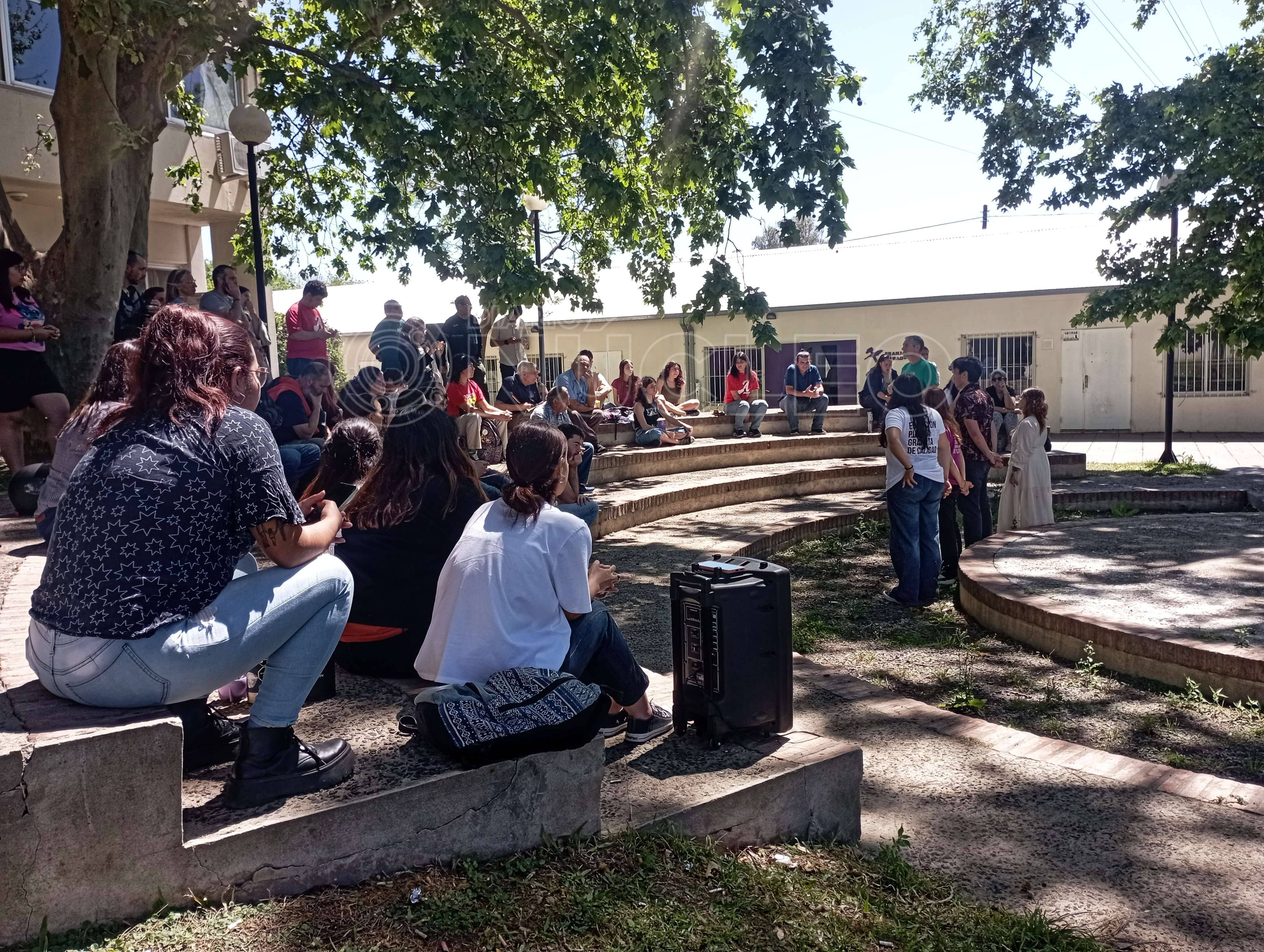 Los estudiantes de la Unnoba realizaron una asamblea • Diario Núcleo