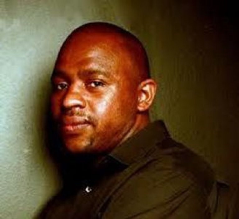 Quién fue Elifasi Msomi, 