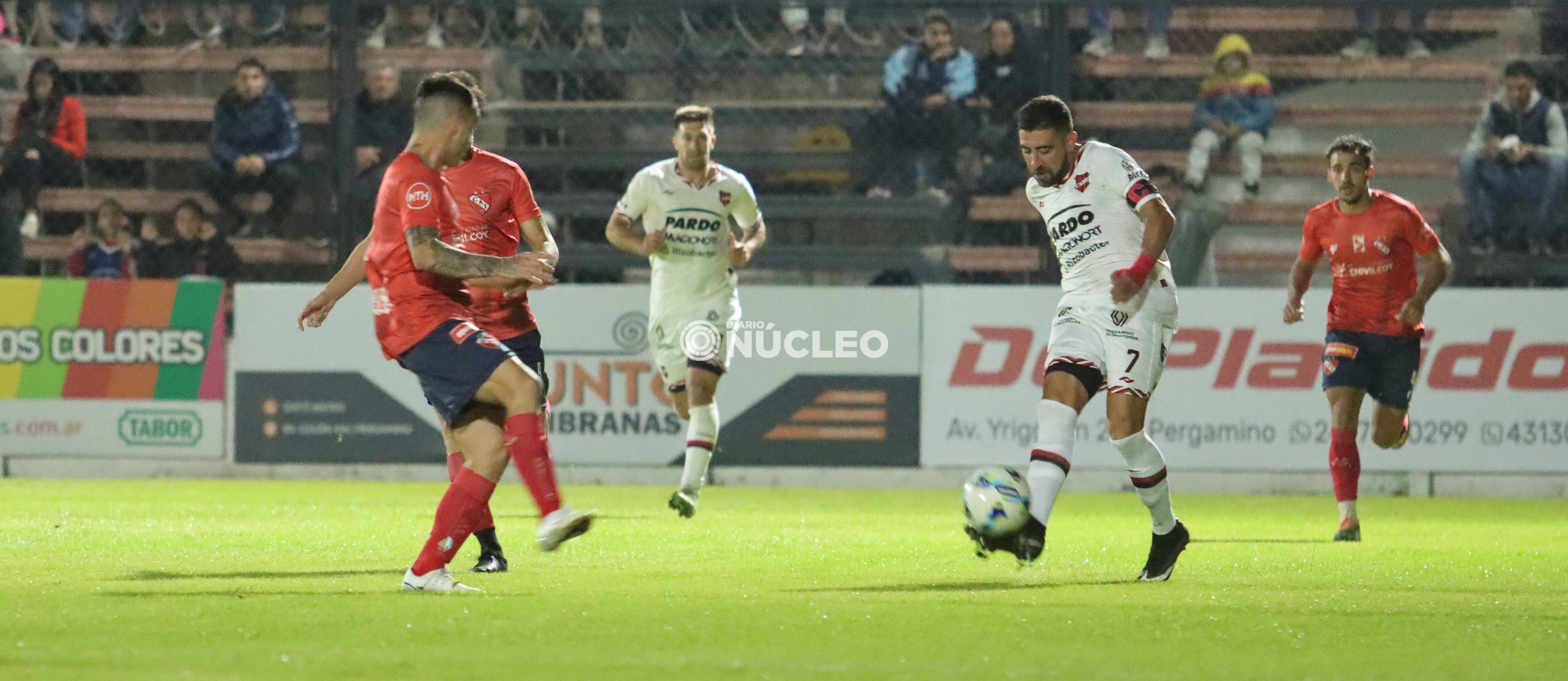 Estudiantes goleó a Independiente de Chivilcoy y de paso, rompió